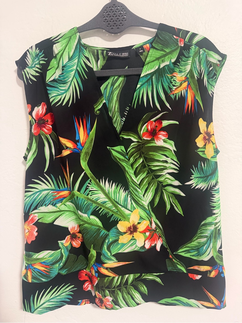 NY&Co 7th Avenue Tropical Floral Faux Wrap Sleeveless Blouse Size M - Picture 1 of 7